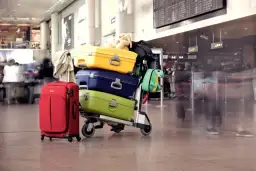 Ile może ważyć walizka do samolotu? Sprawdź limity bagażu!