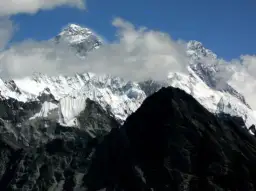 W jakim kraju jest Mount Everest? Odkryj granice Nepalu i Chin