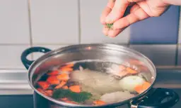 Co zrobić gdy zupa jest za ostra? Skuteczne sposoby na złagodzenie smaków