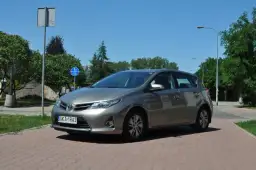 Jakie ciśnienie w oponach Toyota Auris Hybrid? Sprawdź, by uniknąć problemów