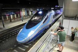 Szczecin-Warszawa: Dystans, czas, koszty. Co wybrać?