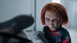 Laleczka Chucky V: Nietypowy Horror z Nutą Komedii i Nową Postacią