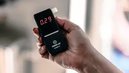 Jaki alkomat do 200 zł? Najlepsze modele z wysoką dokładnością