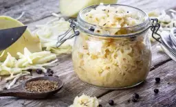 Wegańskie kultury bakterii: Klucz do zdrowych jogurtów i serów roślinnych