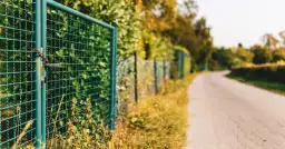 Jakie są minimalne odległości ogrodzenia od drogi gminnej?
