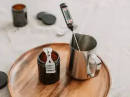 Jak zrobić świece sojowe? Przewodnik DIY krok po kroku