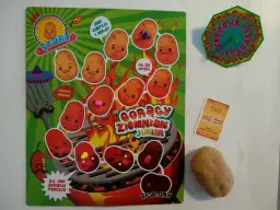 Plansza do gry "Gorący Ziemniak Junior" z zabawnymi ziemniaczkami na grillu. Dowiedz się, jak się gra w gorącego ziemniaka!