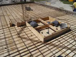 Zbrojenie otworów w płytach żelbetowych: Jak uniknąć błędów? Eurokod 2