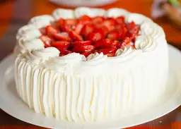 Z czego zrobić ozdoby na tort? Odkryj kreatywne pomysły i materiały