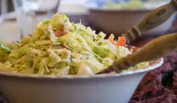 Idealna surówka do paluszków rybnych, która zachwyci Twoich gości