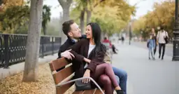  Pergola z ławką - ciesz się odpoczynkiem na świeżym powietrzu w samotni zbudowanej z drewna