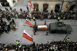 Kto był na pogrzebie Kaczyńskiego? Zaskakujące absencje i obecność dignitarzy