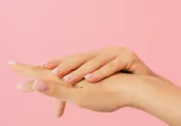 Jak dbać o paznokcie? Sekrety mocnych i pięknych paznokci