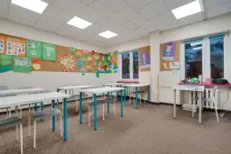 Szkoła językowa: Kiedy jest placówką oświatową? Sprawdź, zanim wybierzesz!