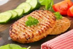 Soczyste kotlety z mięsa mielonego, idealne na obiad. Zobacz, co ugotować z mięsa mielonego, by zachwycić domowników!