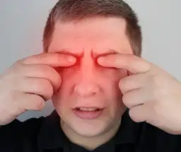 Wygląd oka po operacji zaćmy: Co normalne, a co niepokoi?