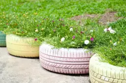 Jak zrobić skalniak z opon - proste kroki do ekologicznego ogrodu