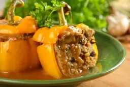 Pieczona papryka z kaszą gryczaną: Zdrowa przekąska pełna smaku