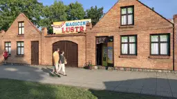 Para spaceruje obok budynku z napisem "Magiczne Lustra Łeba".
