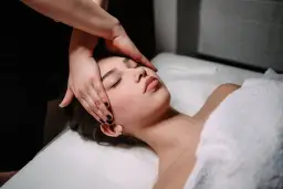 Jaki masaż wybrać? Przewodnik po technikach na ból, stres i urodę