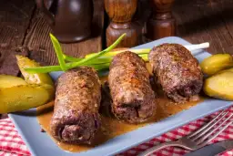 Jakie mięso na zrazy wieprzowe? Odkryj najlepsze kawałki do potrawy