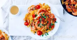 Jak zrobić krewetki z makaronem? Szybki przepis jak z restauracji