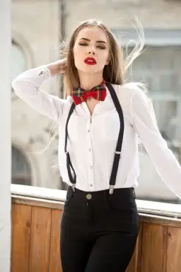 Szelki damskie stylizacje: 10 inspirujących pomysłów na każdą okazję