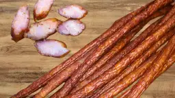 Kabanosy drobiowe: zdrowa przekąska pełna białka i smaku