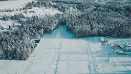 Gdzie na narty w Dolnośląskiem? Najlepsze stoki, noclegi i atrakcje w okolicy