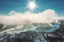 Gdzie na narty blisko Warszawy? Najlepsze stoki na zimowy wypoczynek