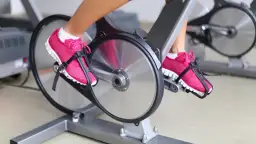 Co do ćwiczeń w domu: Niezbędne akcesoria dla efektywnego treningu