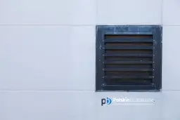 Kratka wentylacyjna zewnętrzna: Jak wybrać idealną dla Twojego domu?