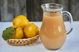 Domowy sok z pigwy: 3 metody, by był klarowny i pyszny