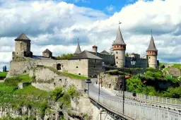 Zamek Krąg: Jak zwiedzić tajemniczą twierdzę Pomorza?