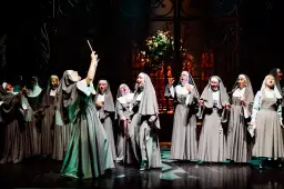 Opinie o zakonnica w przebraniu w teatrze rozrywki – co mówią widzowie?