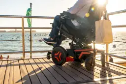 Jak uzyskać wózek inwalidzki z NFZ? Kto wystawi zlecenie i co dalej?