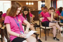 Ile zarabia animator w hotelu? Zaskakujące różnice w wynagrodzeniu