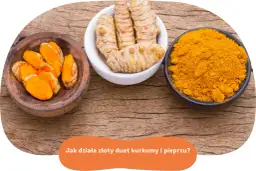 Kurkuma w plasterkach, korzeń i proszek. Dowiedz się, dlaczego kurkuma słabo wchłania się z jedzenia i jak temu zapobiec dodając pieprz.