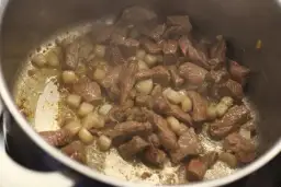 Jak się robi zupę gulaszową – prosty przepis, który zachwyci smakami