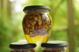 Orzechy w miodzie do czego? 5 pysznych pomysłów na wykorzystanie