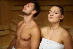 Czy w soczewkach można iść do sauny? Sprawdź ryzyko i zagrożenia