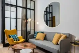 Gdzie powiesić lustro w salonie? Praktyczne porady i trendy