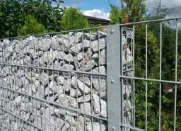 Jak zrobić ogrodzenie na skarpie - uniknij błędów i oszczędź czas