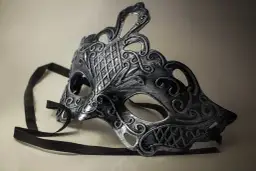 Symbol teatru: historia masek i ich współczesne znaczenie