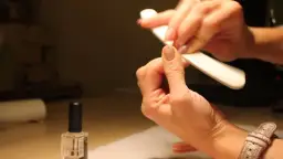 Jak usunąć manicure żelowy w domu bez uszkodzenia paznokci
