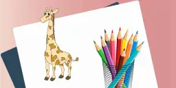 Eine gezeichnete Giraffe neben einem Glas mit bunten Buntstiften.