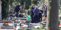 Kaczyński na cmentarzu: kiedy, dlaczego i co wywołało burzę?