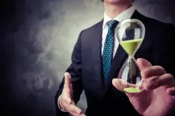 Jak prawidłowo liczyć dni wolne podczas stażu i uniknąć problemów