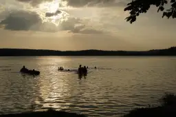 Jezioro Trzechowskie: Idealne miejsce na relaks i przygodę w naturze