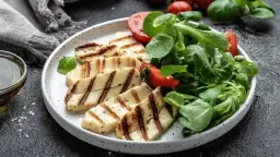 Halloumi z czym podać, aby zachwycić smakiem i aromatem?